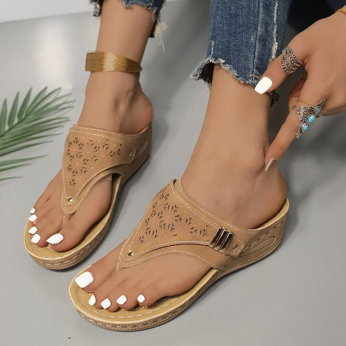 Fashion Hollowed-out Women's Flip-flops